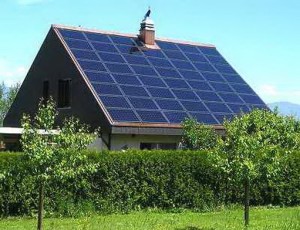 solar-panel-on-roof-house_6