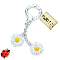 Spotted! A Daisy Keyring. From Tiffany. *happy*