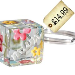 Mother’s Day Gifts – Pretty Little Glass ‘Mum’ Key Ring