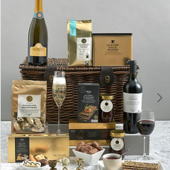 The Collection Windsor Hamper with Prosecco & Red Wine | #ChristmasGiftGuide