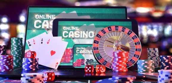 What Drives People to Play Online Casinos: Entertainment or Strategy?