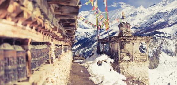 Trekking Solo vs. Guided Tours on the Annapurna Circuit