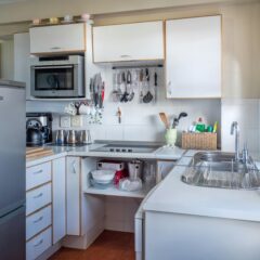 How to Organise a Small Kitchen to Maximise Space and Efficiency